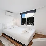 Stella Maris Beachfront Apartment, Sea View Apartamento *