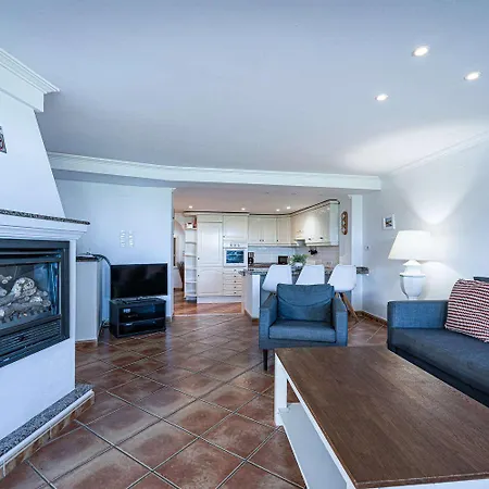Stella Maris Beachfront Apartment, Sea View Lejlighed
