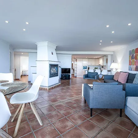 Stella Maris Beachfront Apartment, Sea View