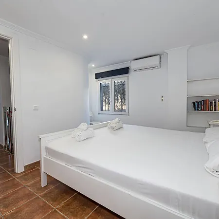 Apartment Stella Maris Beachfront Apartment, Sea View