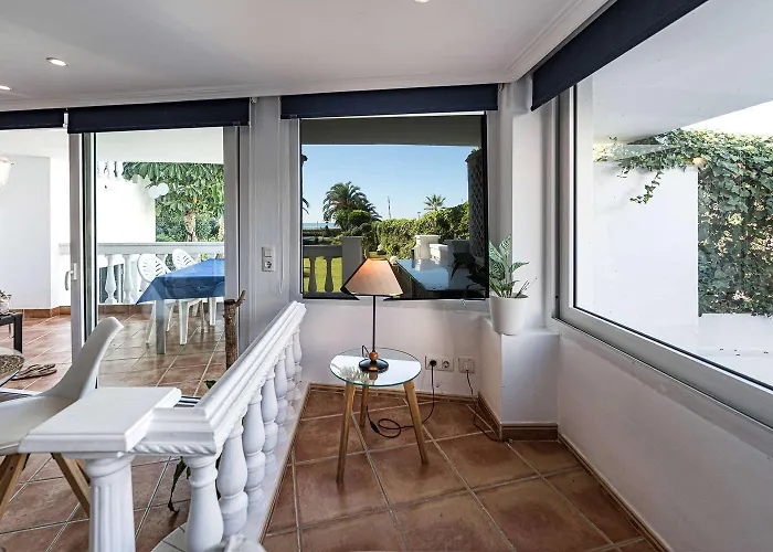 Lejlighed Stella Maris Beachfront Apartment, Sea View *